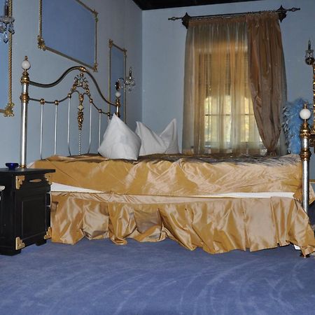 Casa Cu Farfurii Hotel Sinaia Cameră foto