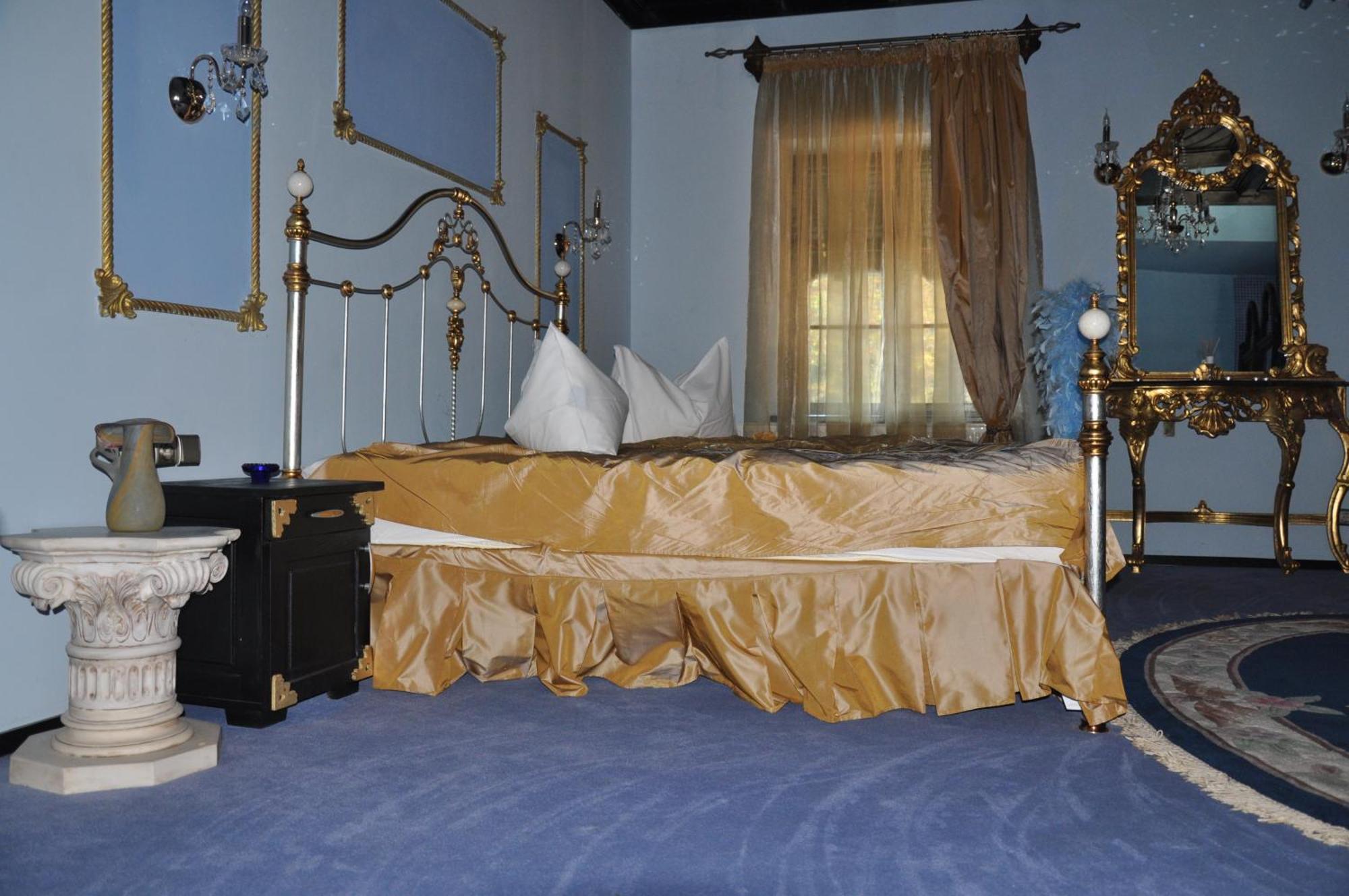 Casa Cu Farfurii Hotel Sinaia Cameră foto